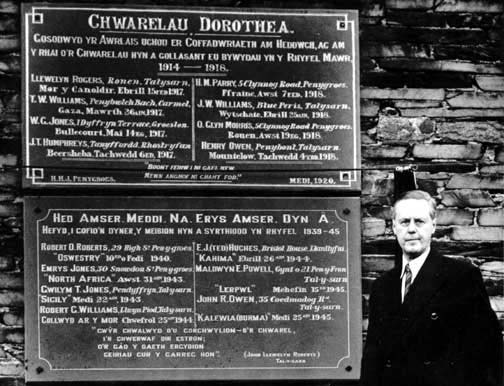 Photograph: Unveiling a Memorial at Dorothea Quarry to those who lost their lives in two World Wars. [George Thomas]