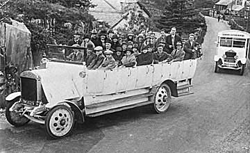 Photograph: Whiteways bus by Victoria Hotel Llanberis.