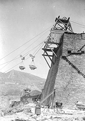 Photograph: Hoisting waggons on "aerial inclines," Dorothea Slate Quarry, Nantlle.