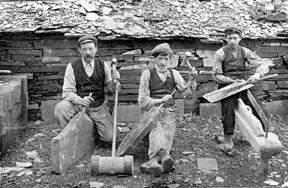 Quarrymen splitting slates